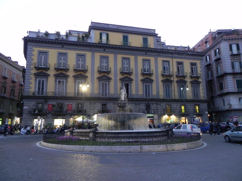 نابولي B&B Palazzo Satriano المظهر الخارجي الصورة