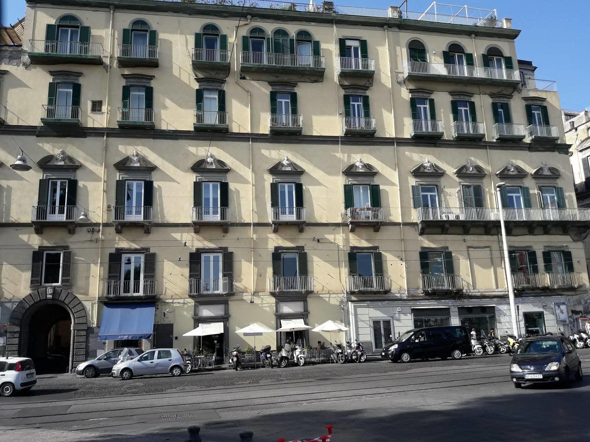 نابولي B&B Palazzo Satriano المظهر الخارجي الصورة