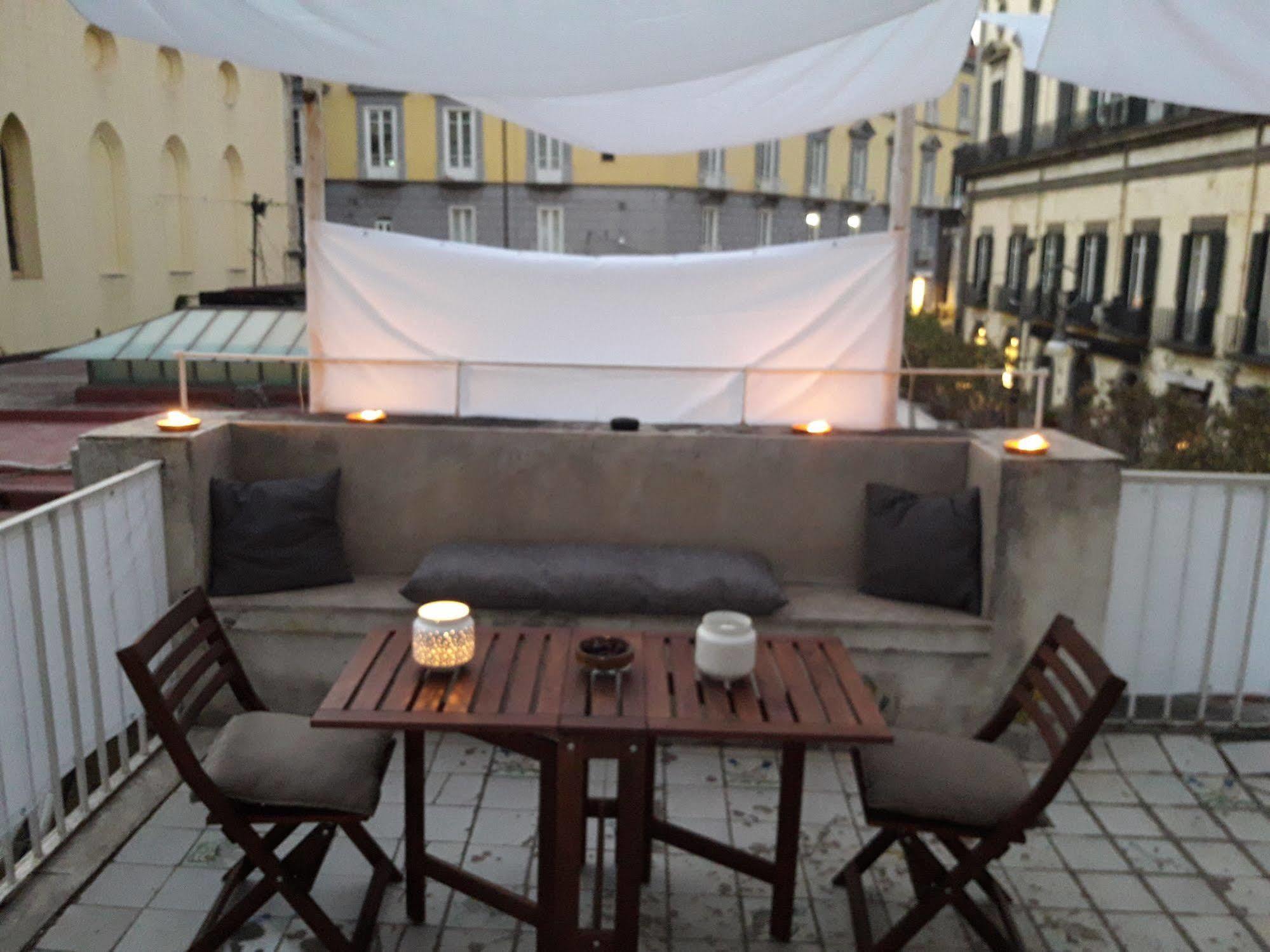 نابولي B&B Palazzo Satriano المظهر الخارجي الصورة