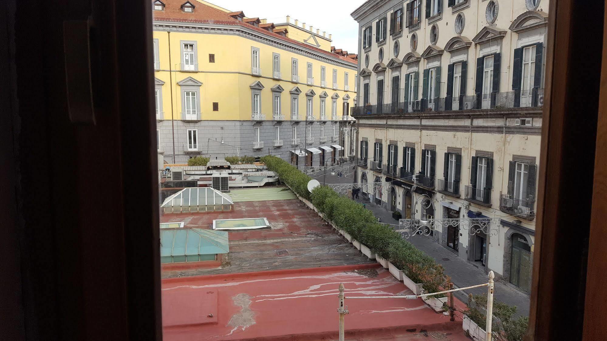نابولي B&B Palazzo Satriano المظهر الخارجي الصورة
